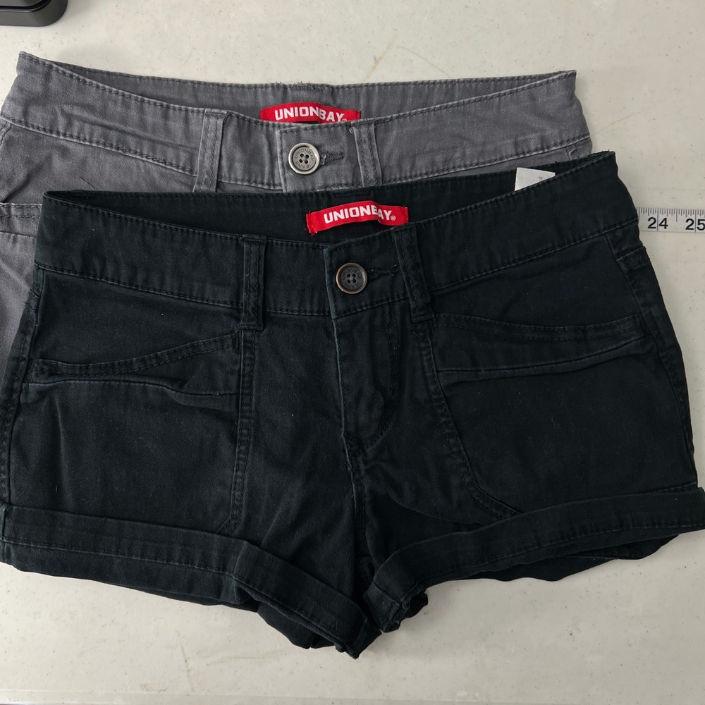 Unionbay Womens Shorts Size 3 Lot of 2 Black Gray Low Rise Utility Cuffed 1769